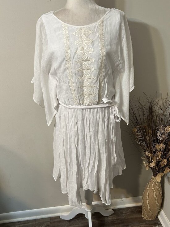 Alyx Dresses & Skirts - Alyx Dress Embroidered White Butterfly Sleeve Asymetrical Hem Crinkle Belt Sz 12